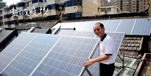 蔡亚家一天能发50度电盐阜市签订首个家庭光伏发电购售电合同