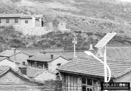 原平: 太阳能路灯走进村镇 