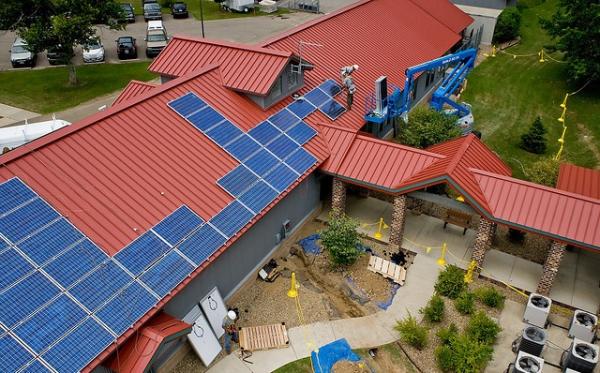 美国调研公司: 太阳能电板装错边,向西比向南好?