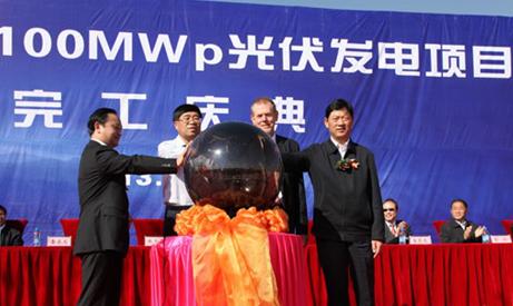 易事特助力金昌振新建成全球最大自适应对日跟踪光伏发电站