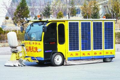 承德环卫职工发明太阳能清扫车