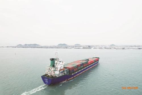 光伏组件首次自东山口岸出口欧洲