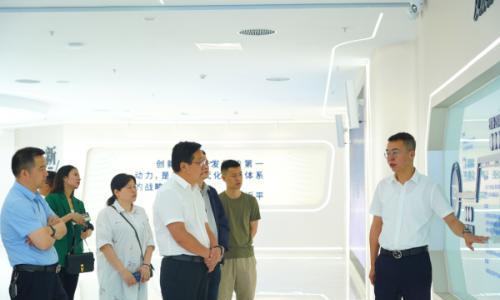 湘西自治州人民政府副秘书长谢翔宇带领考察团调研中南智能