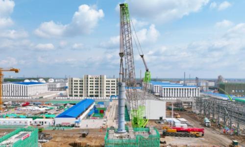 中能建绿色氢氨醇一体化项目氨合成塔吊装完成