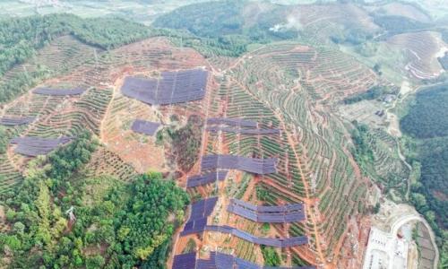 云南盈江9.8万千瓦光伏电站项目首次并网发电