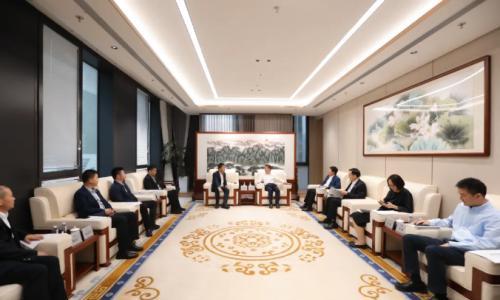 罗必雄与广州发展集团党委书记、董事长蔡瑞雄会谈