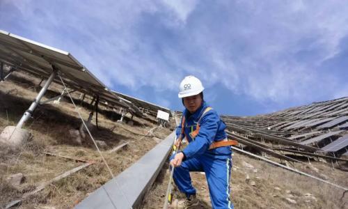 中节能山西芮城县光伏领跑技术基地斜坡50MW光伏发电项目绘就生态经济共赢画卷