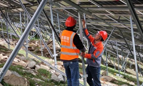 中国电建成都院投建的九寨沟最大水光互补项目投产发电