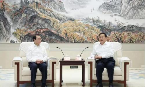 江毅与湖北省委书记王忠林举行会谈,围绕加快清洁能源开发利用等合作