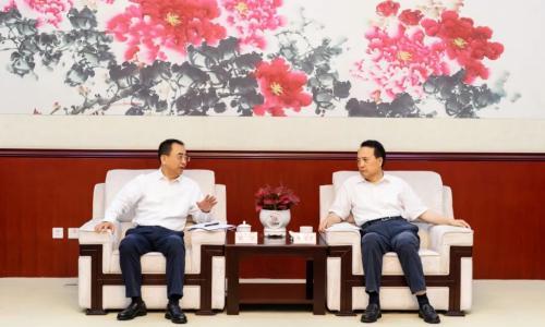 邹磊与国铁集团党组书记、董事长郭竹学举行会谈