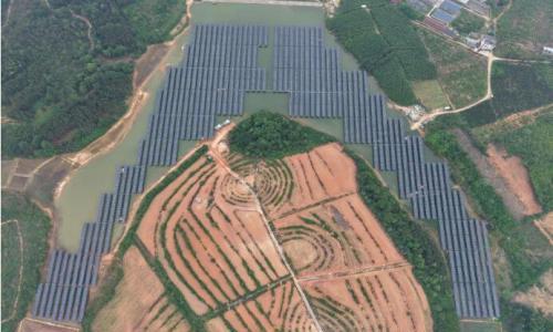 国家电投江西公司新能源分公司万年齐埠光伏项目首批并网