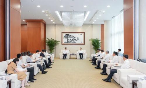 温枢刚会见北京市西城区委书记刘东伟
