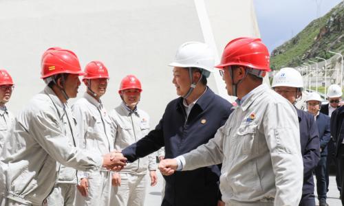 持续加强高原水电和新能源建设关键核心技术研究和成果转化!温枢刚到雅江公司调研