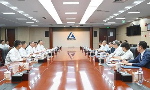 倪真与中铝集团党组书记、董事长段向东会谈,双方将深化绿色能源等领域合作
