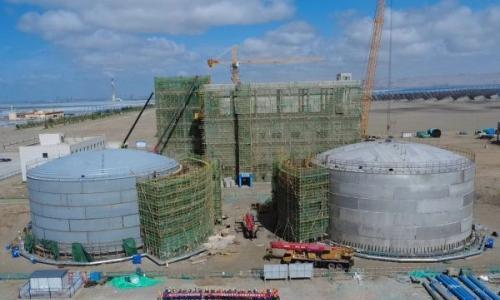 兰石重装承建国家能源集团敦煌"光热+"100MW熔盐线性菲涅尔光热项目和2台高低温熔盐储罐主体安装完工