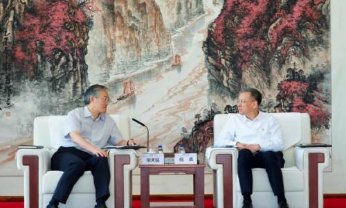 中国能建党委副书记、总经理倪真与赤峰市委副书记、市长栾天猛就压缩空气储能等领域进行会谈