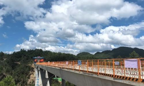 庆元抽水蓄能电站建设迈关键一步上库区4#桥上部结构安装顺利完成