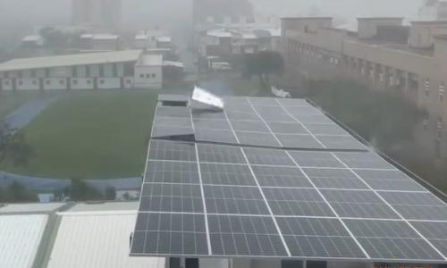 又一屋顶光伏被台风掀翻