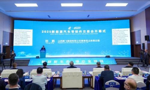 东风特汽智姿牌系列六款新型氢能重卡首发亮相