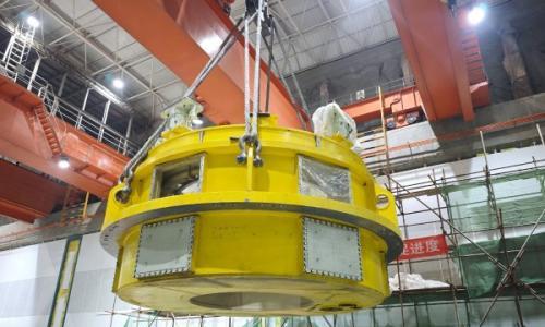 河北易县抽水蓄能电站2号机组下机架吊装就位