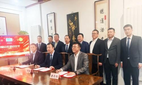 强强联合 共赢未来!智能交通、森特股份、泓慧能源三方签约!开启新能源绿色智慧铁路合作新程!