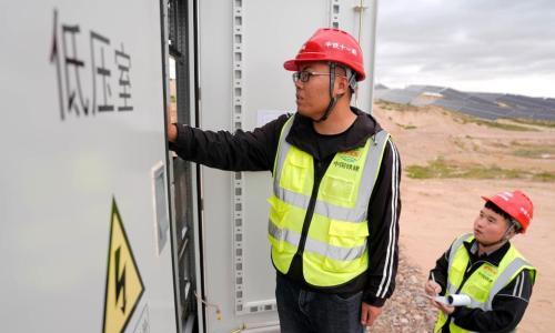 宁夏电投中卫风光同场项目光伏区顺利实现全容量并网