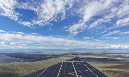 中核汇能(青海)能源有限公司海南州25万源网荷储光伏项目并网成功