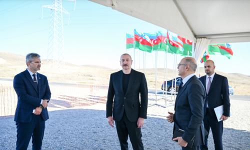 阿塞拜疆总统伊利哈姆·阿利耶夫在杰布拉伊尔区沙赫韦利村为沙姆斯和乌富格太阳能发电厂奠基