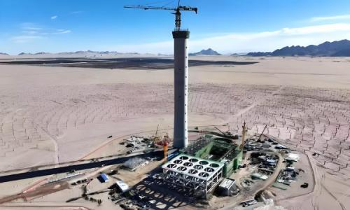 国家能源集团青海龙源格尔木熔盐储能项目发电机定子吊装就位