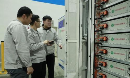 拥有完全自主知识产权!钠电液冷工商业储能柜下线