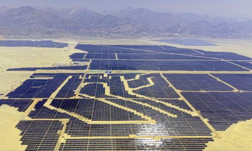 山高路远 终向光明