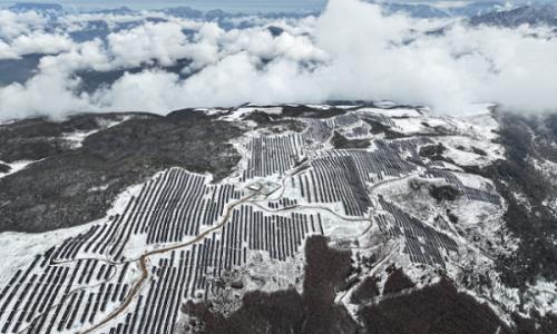 大渡河坭美光伏电站首批发电单元并网发电