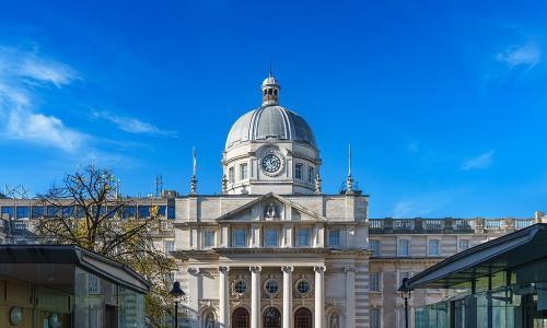 爱尔兰太阳能发电量在2025年上升 政府计划投资189亿欧元升级电网