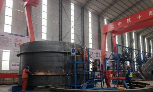 高原"充电宝"加速建设 千名建设者奋战昆仑之巅