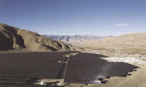 西藏山南市扎囊县罗堆村50兆瓦光伏治沙示范项目全容量并网发电