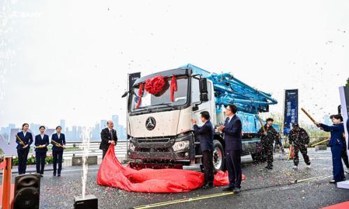 三一集团发布全球首款智混泵车