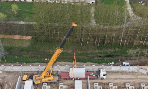 长丰庄墓储能电站项目电池舱、PCS舱吊装全面启动