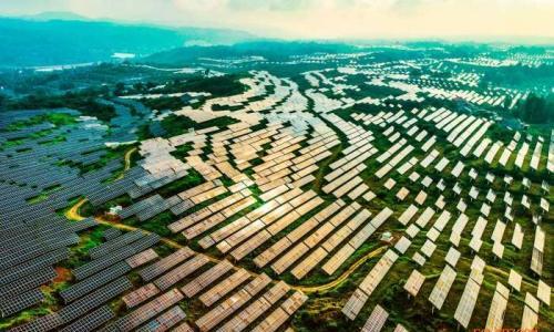 光伏发电去年首次引领全球能源供应增长,中国贡献一半增量