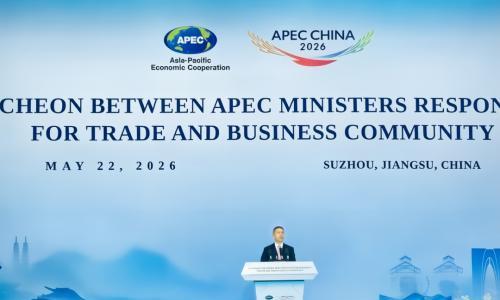 高纪凡在APEC贸易部长与工商界午餐会上发表演讲,倡导亚太绿色能源合作,预言光伏未来应用远超想象