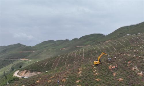 年均发电量可达9.12亿千瓦时!镇康县草山光伏发电项目建设如火如荼
