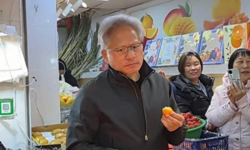 绕开黄仁勋,国产算力甩出两副王炸: 芯模秀恩爱,Token价再降十倍