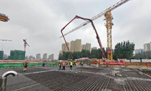 高新能源站储热池首块顶板浇筑完成,济南跨区域供热项目取得关键进展