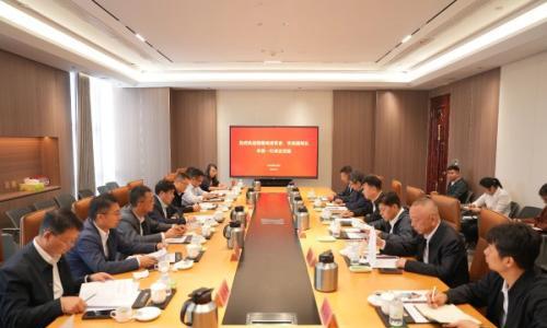 楚雄州委常委、州政府副州长、党组副书记李勇一行到访易成新能